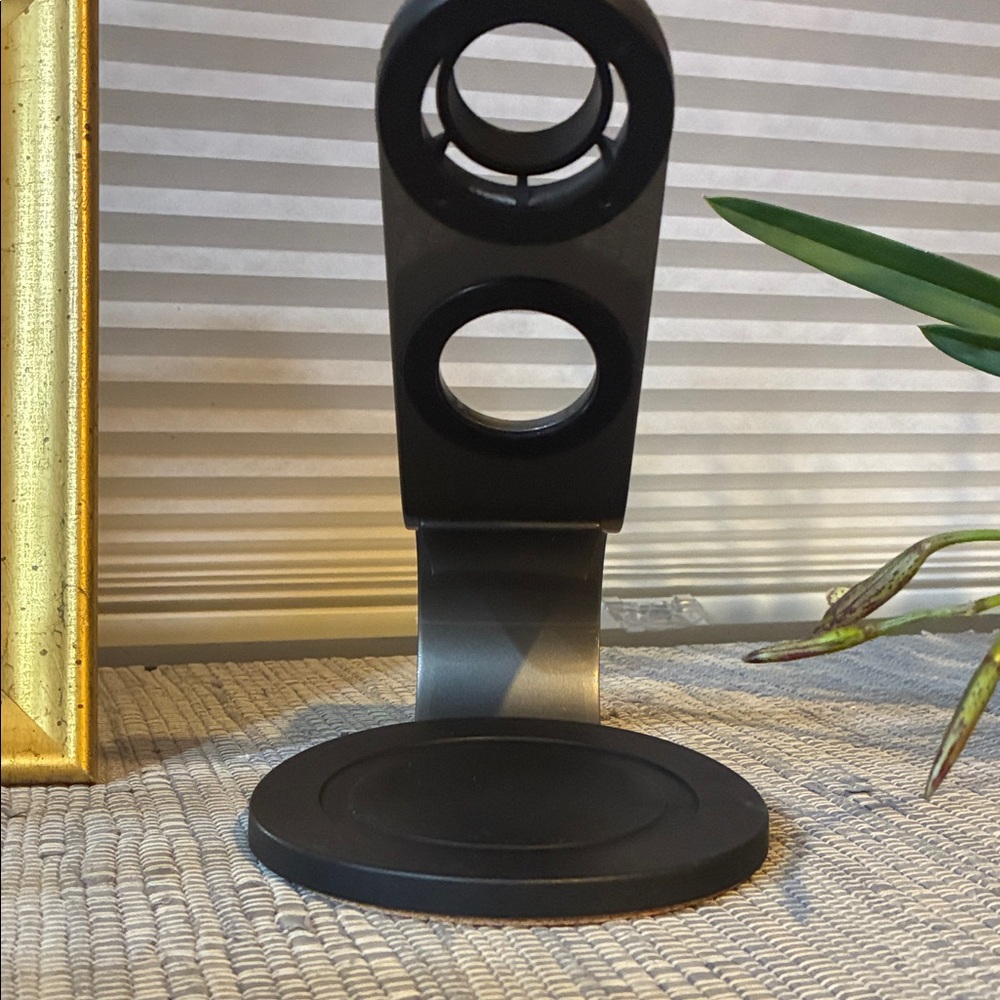 Dyson Metallic Silver and Black Holder - Picture 5 of 5